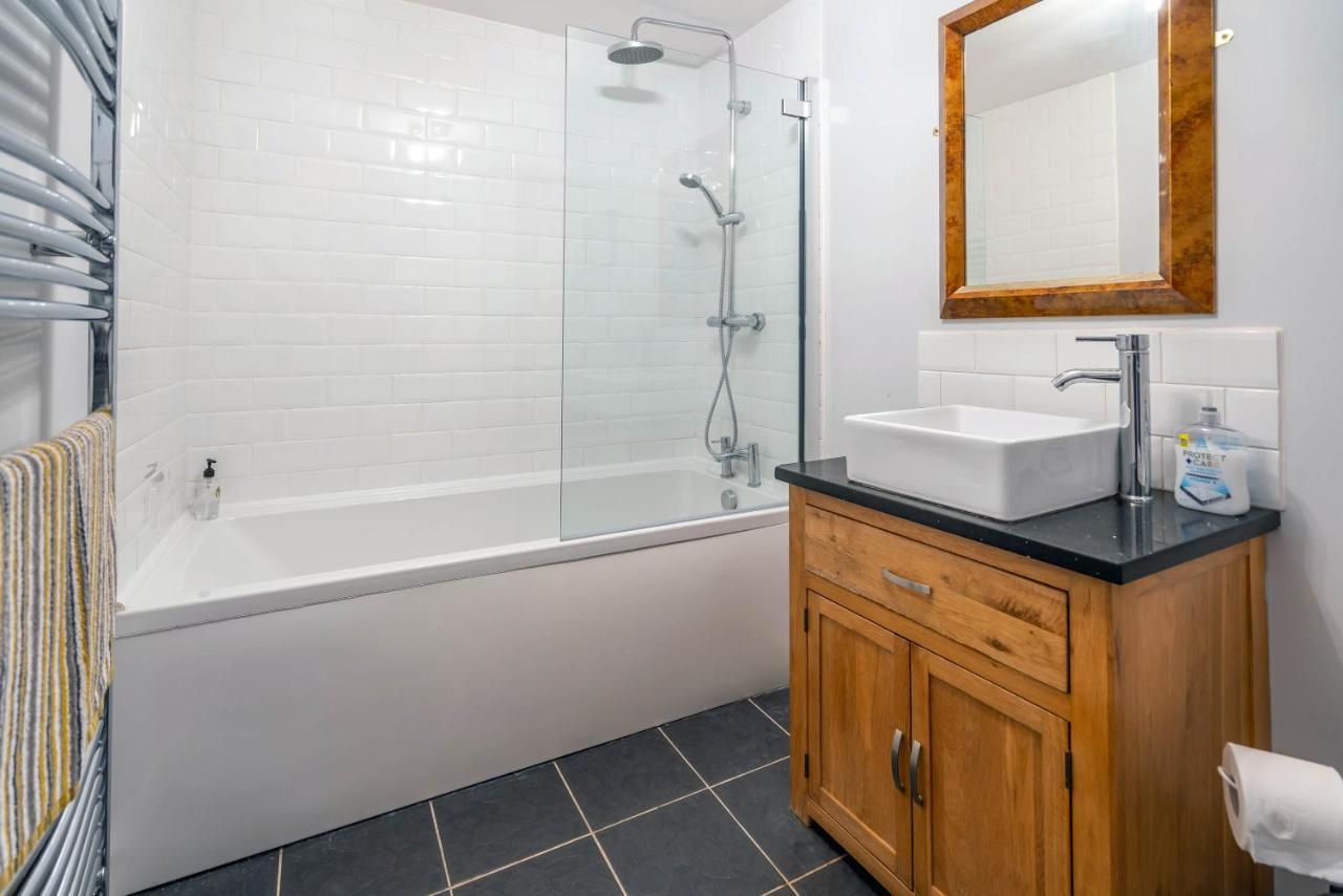 Two Bedroom House In Canterbury City Centre Extérieur photo