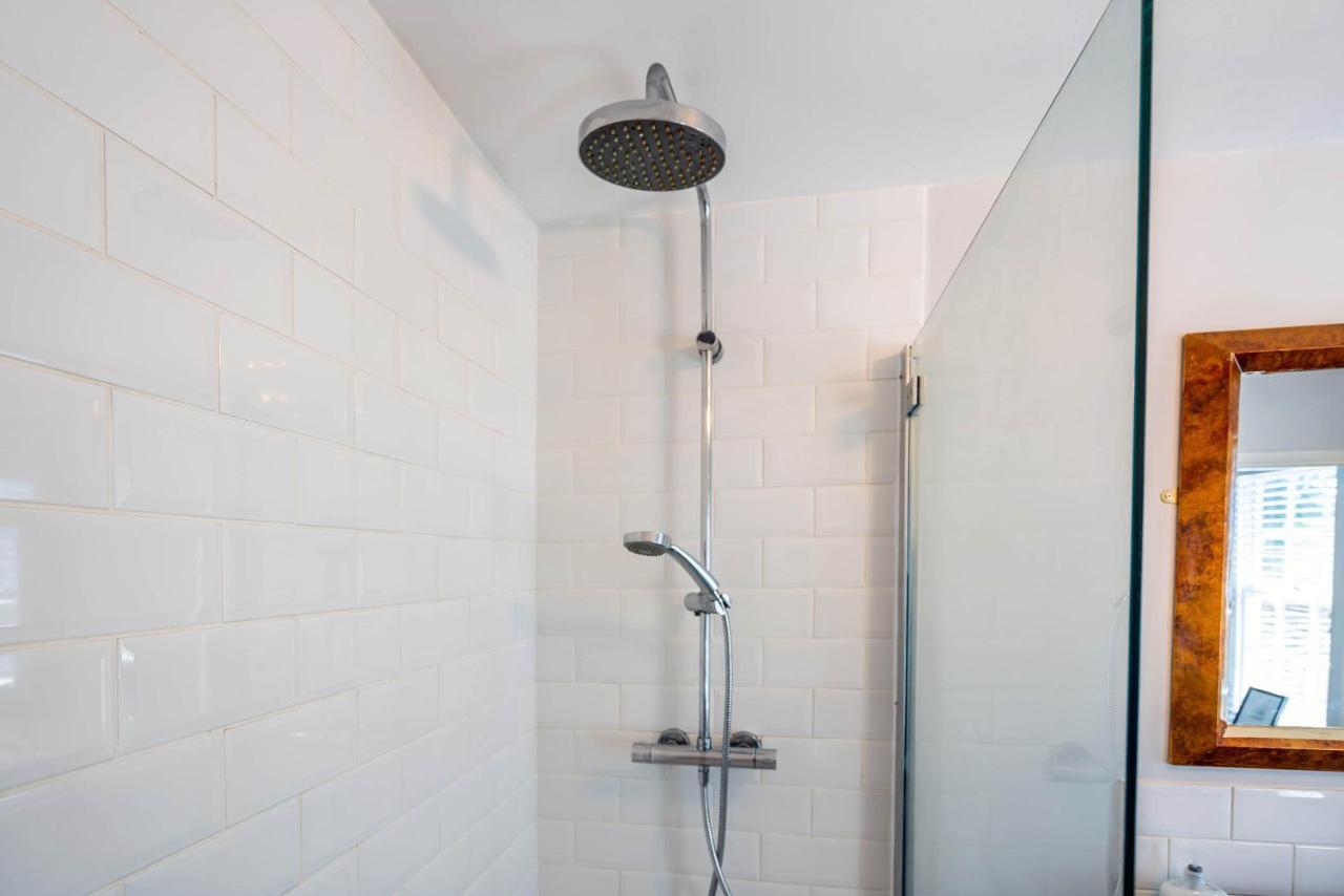 Two Bedroom House In Canterbury City Centre Extérieur photo